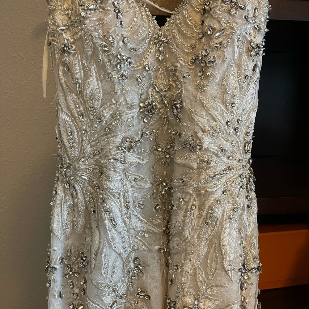 YSA Makino Wedding Gown, size 4 - Picture 11 of 11
